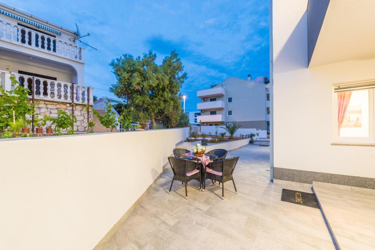 Villa Jana Luxury Apartments Novalja Bagian luar foto