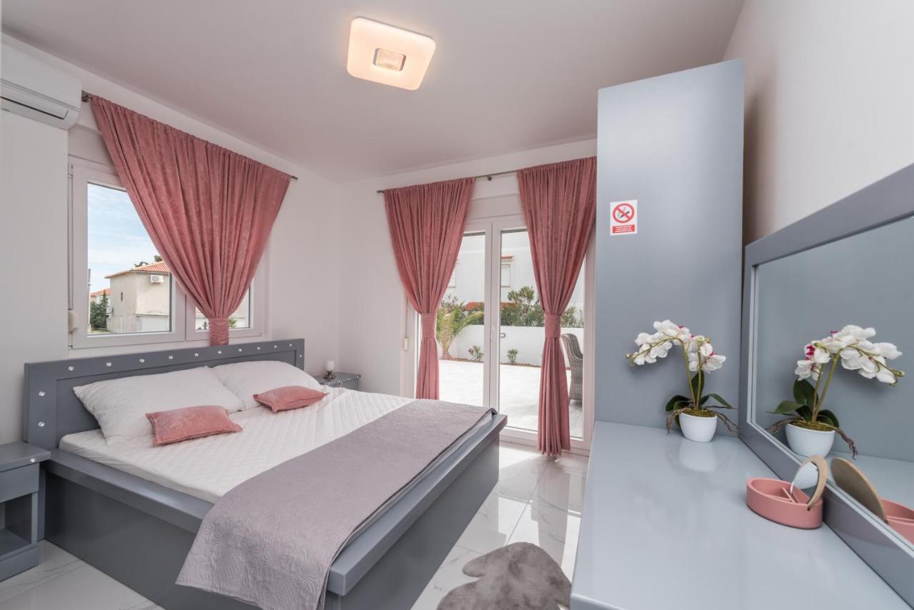 Villa Jana Luxury Apartments Novalja Bagian luar foto