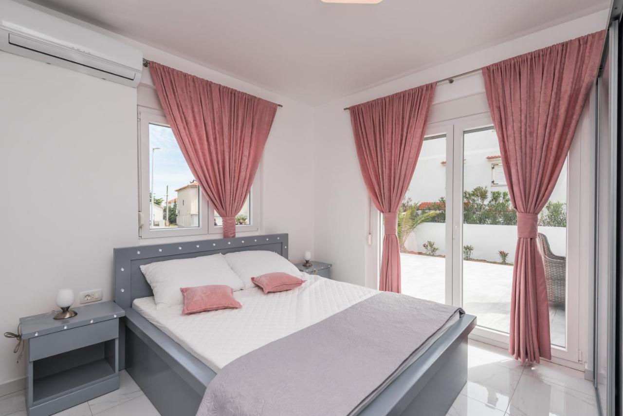Villa Jana Luxury Apartments Novalja Bagian luar foto