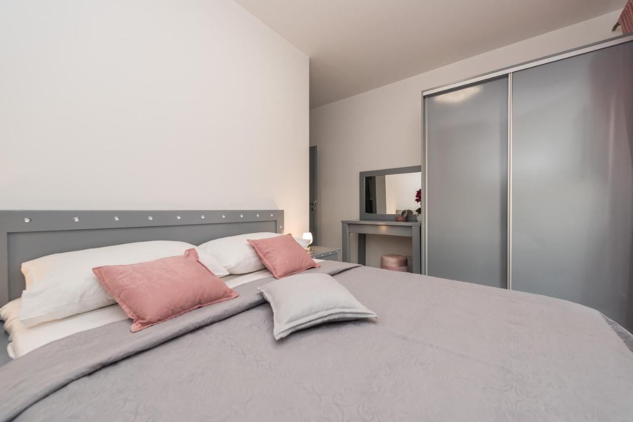 Villa Jana Luxury Apartments Novalja Bagian luar foto