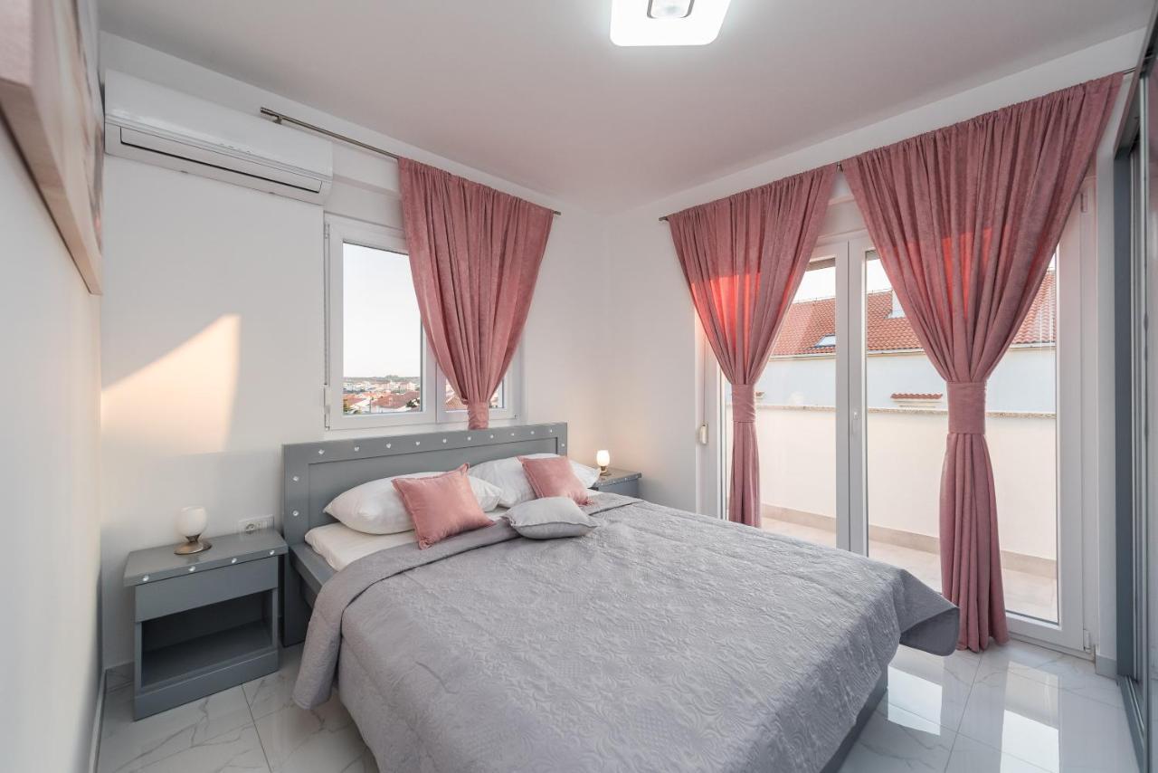 Villa Jana Luxury Apartments Novalja Bagian luar foto