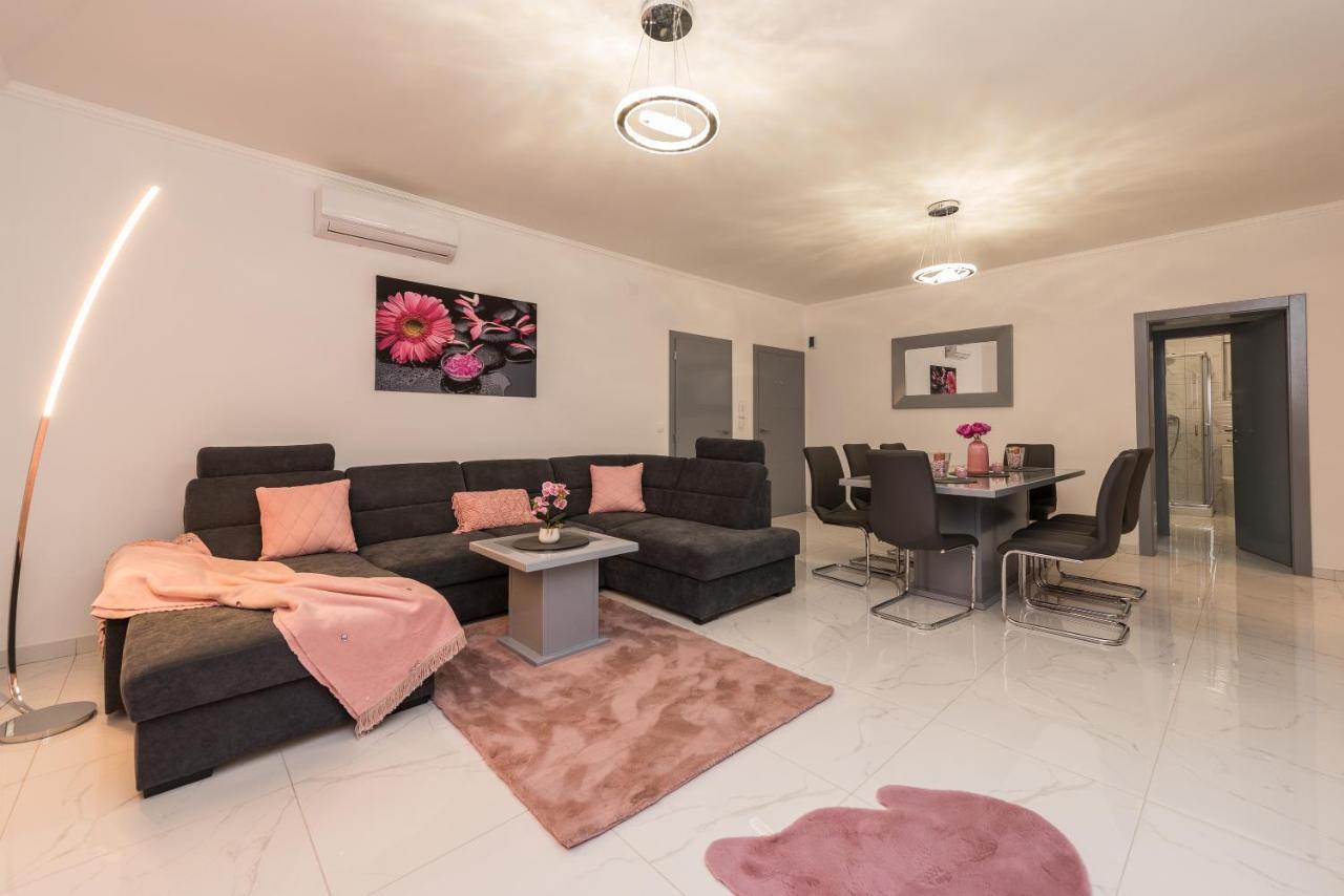 Villa Jana Luxury Apartments Novalja Bagian luar foto